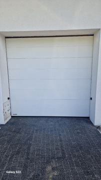 sprzedam dwie używane  bramy garażowe z napedem