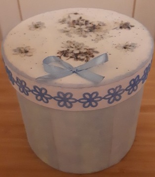 Ręcznie zdobiony (decoupage) flower box w kwiaty