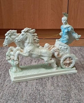 Figura Figurka Rzeźba Rydwan z końmi spękania