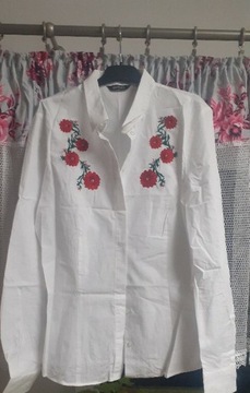 Biała koszula z motywem kwiatowym