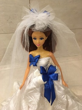 Suknia ślubna dla lalki Barbie 