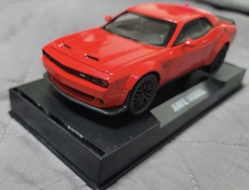 Samochód zabawka dodge challenger hellcat