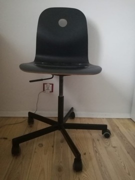 krzesło do biurka, ikea,  sklejka, kolor czarny