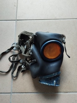 Niemiecka maska Pgas  bmw 44 -czarna guma - Super 
