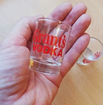 trzy kieliszki 40ml Grant's Vodka zestaw