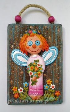 Aniołek na desce, dekoracja ręcznie malowana.
