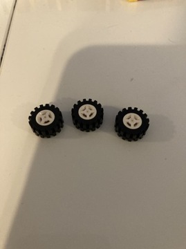 24552a LEGO 4624c02 73599 koło z oponą biały 