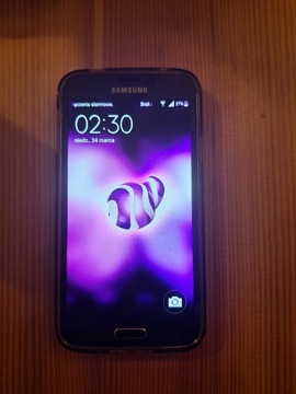 Telefony Samsung Galaxy S5 złoty i Galaxy S4 etui