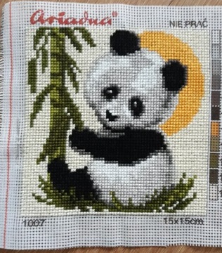 Obraz wyszywany ręcznie - panda