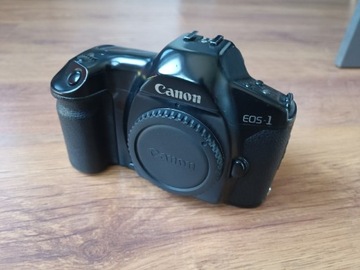 Aparat Canon EOS 1