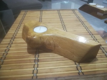 Świecznik drewniany na jedną świeczkę tealight.