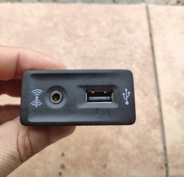 Złącza do USB i Aux-inVAG 5G0 035 222 F