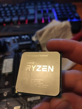Procesor AMD Ryzen 3 4300GE