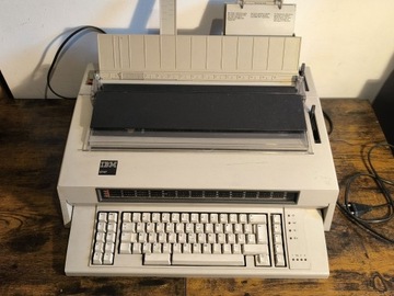 Maszyna do pisania elektoniczna IBM 6747 sprawna