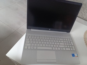 Laptop Hp rok gwarancji , bardzo mało używany 