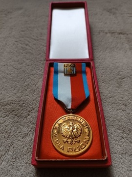 Odznaczenia medale PRL 