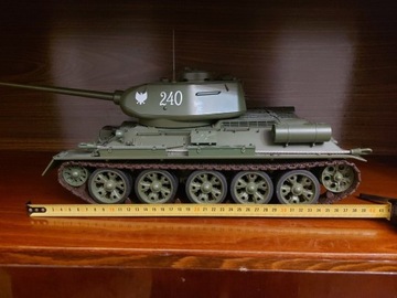 Model Czołgu T-34/85 z godłem Piastowskim