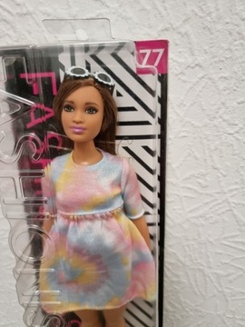 Barbie curve Fashionistas 