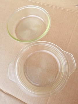 Szklane naczynie żaroodporne z przykrywką, okrągłe