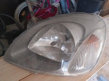 Toyota Yaris lampa reflektor lewy