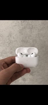 Słuchawki air pods Apple na gwarancji