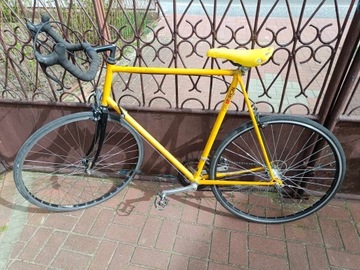 Rower szosowy żółty