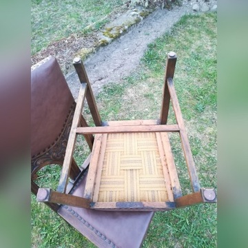 krzesła drewniane w stylu renesansowym