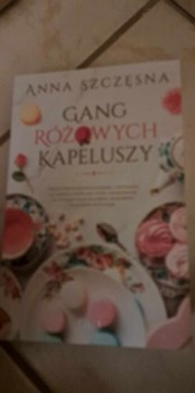 Gang  różowych kapeluszy 