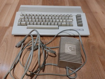 Commodore C64C plus zasilacz 