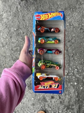 2- Hotwheels zestaw samochodzików