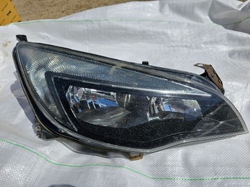 Reflektor prawy czarny Opel Astra J oryginalny