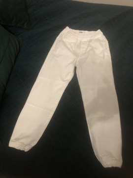 Białe spodnie bojówki sinsay, 34-36,ze ściągaczem 