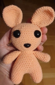 Szydełkowana maskotka amigurumi - zajączek