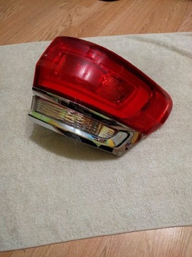 Jeep Grand Cherokee wk2 lamp prawy tył P68110000AC