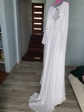 Suknia ślubna długa z trenem 