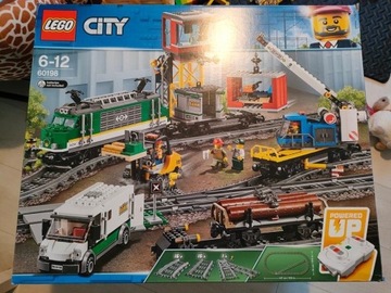 Nowe klocki LEGO City Train 60198 Pociąg towarowy