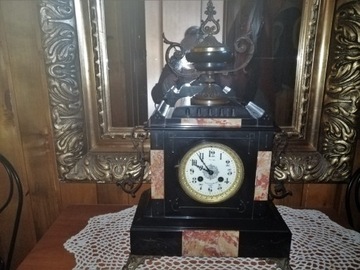 Zabytkowy zegar z alabastru