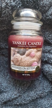 Duża świeca Yankee Candle Whiskers on kittens 