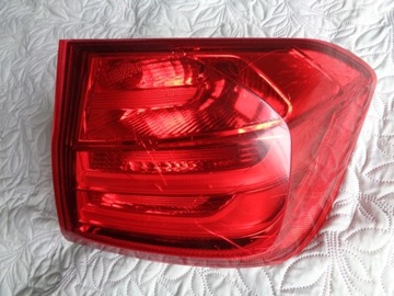 BMW 3 F30 2015 lampa tylna w błotnik