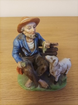 Figurka ceramiczna pasterz z owcą 