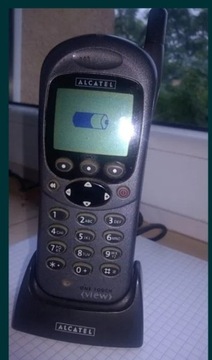 Stary telefon altacel z lat 90.