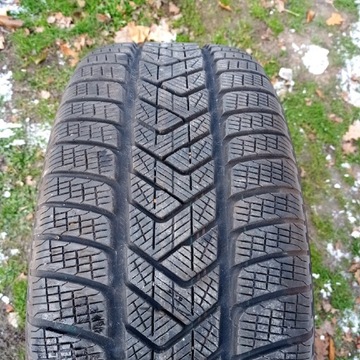 pirelli scorpion winter 255/45r20 7.5mm   1szt