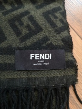 Szalik Fendi    