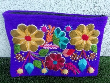 Kosmetyczka haftowana fioletowa z Peru