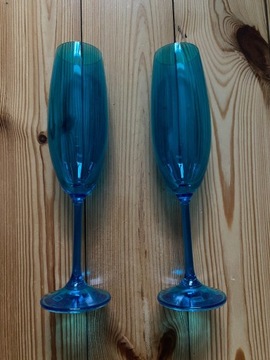 Niebieskie kieliszki do szampana z logiem Asseco