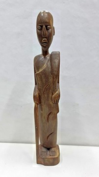 Afrykańska ręcznie rzeźbiona figura z drewna