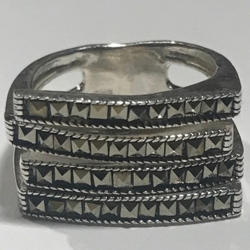Srebrny pierścionek z markazytami