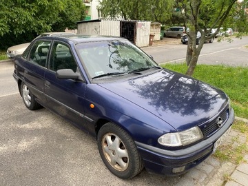 Opel Astra 1,6 benzyna, rok 1997