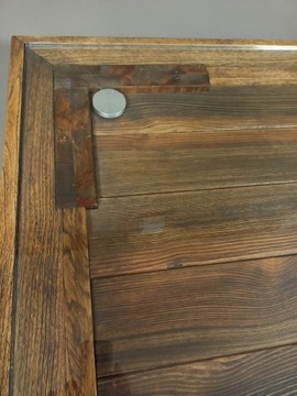 Stół drewniany z szybą 