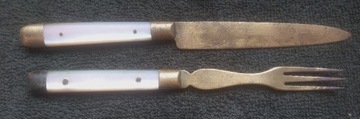 Przedwojenny nożyk widelec mosiądz + masa perłowa
